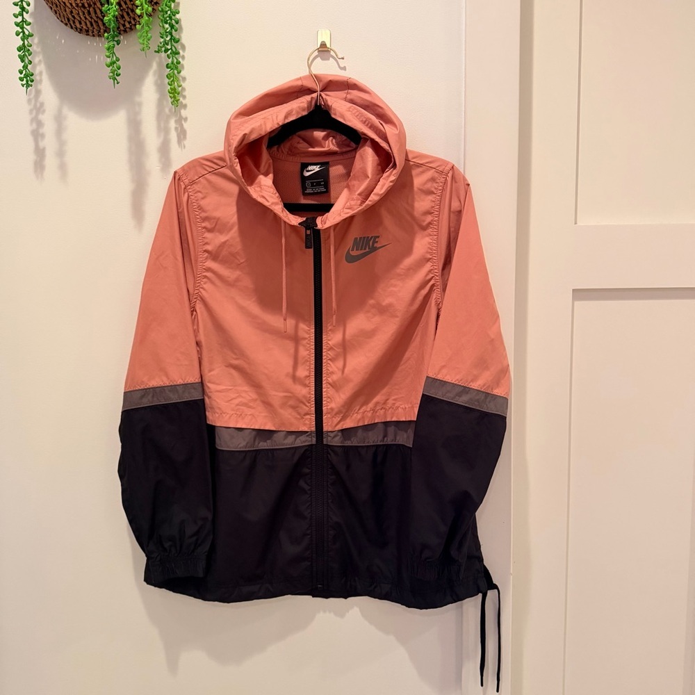 Nike Sportswear Repel Women's Windbreaker Coral Black Colorblock Jacket Small